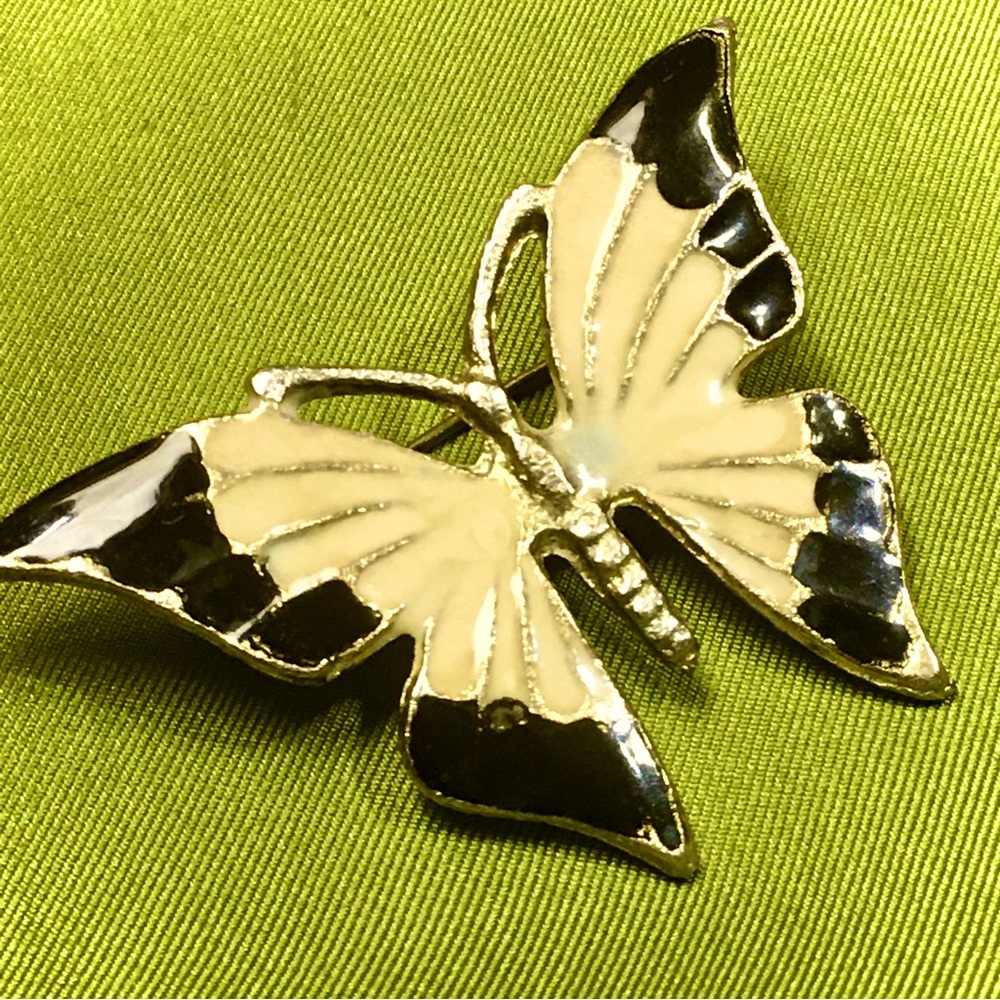 VINTAGE 1960s ENAMEL GOLD TONE METAL BUTTERFLY BROOCH 🦋